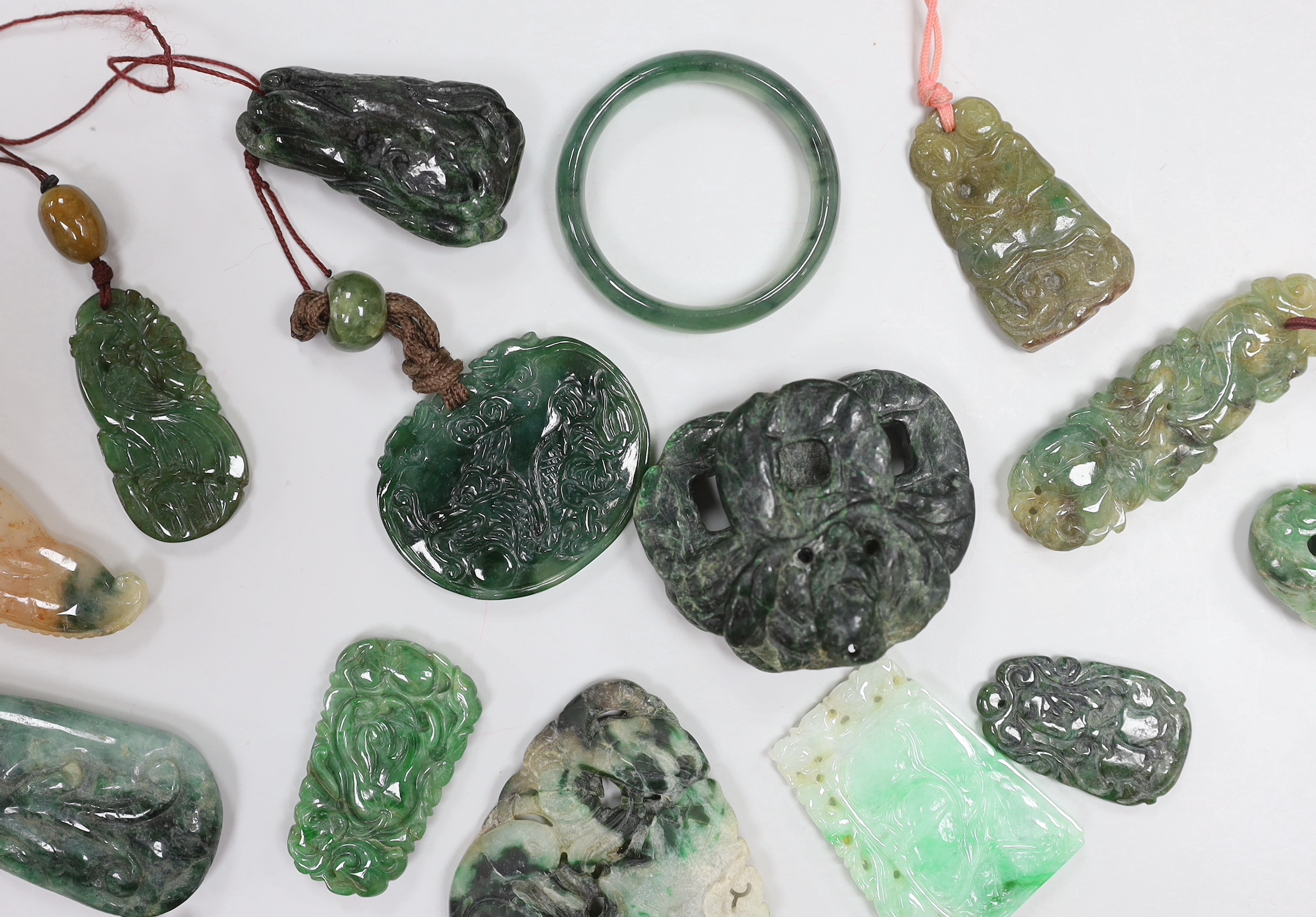 Fifteen Chinese jadeite carvings, longest approx 6.7cm
